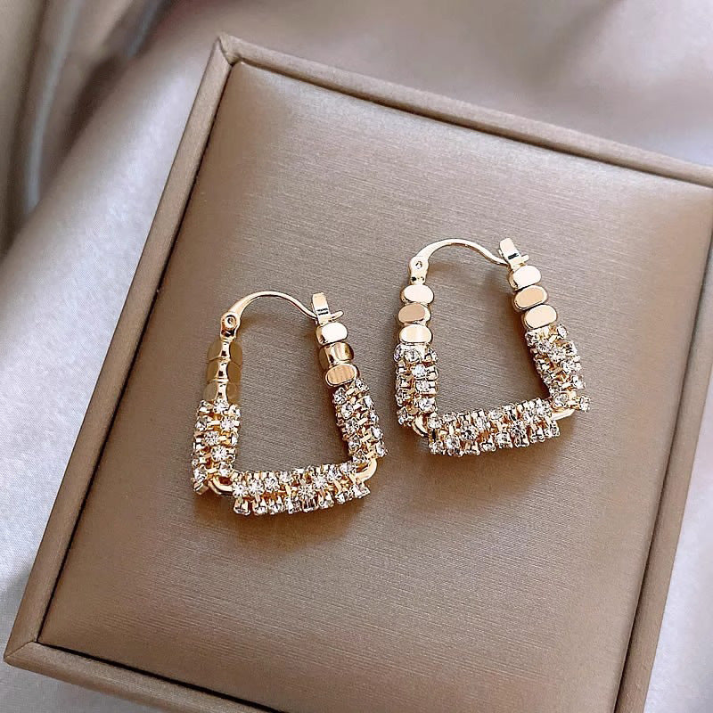 U-shaped hoop earrings