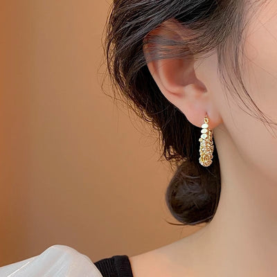 U-shaped hoop earrings