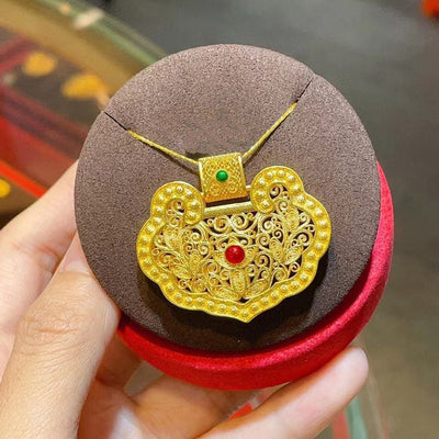 Filigree lucky pendant necklace