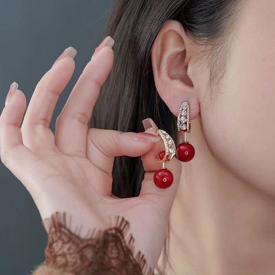 Diamond-studded natural agate earrings