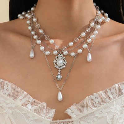 Pearl teardrop pendant clavicle necklace