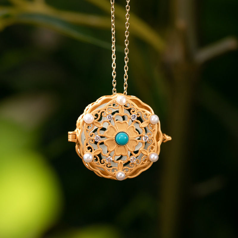 Soothe the nerves ? Hollow Emerald jade stone necklace