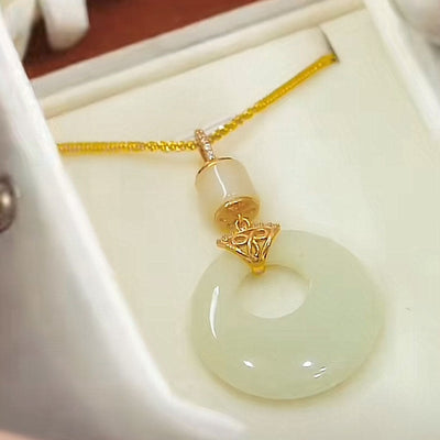 Emerald jade stone pendant necklace