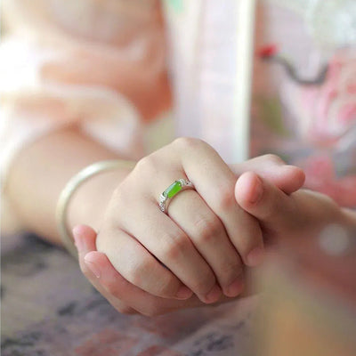 Retro Saddle Emerald Jade Stone Ring