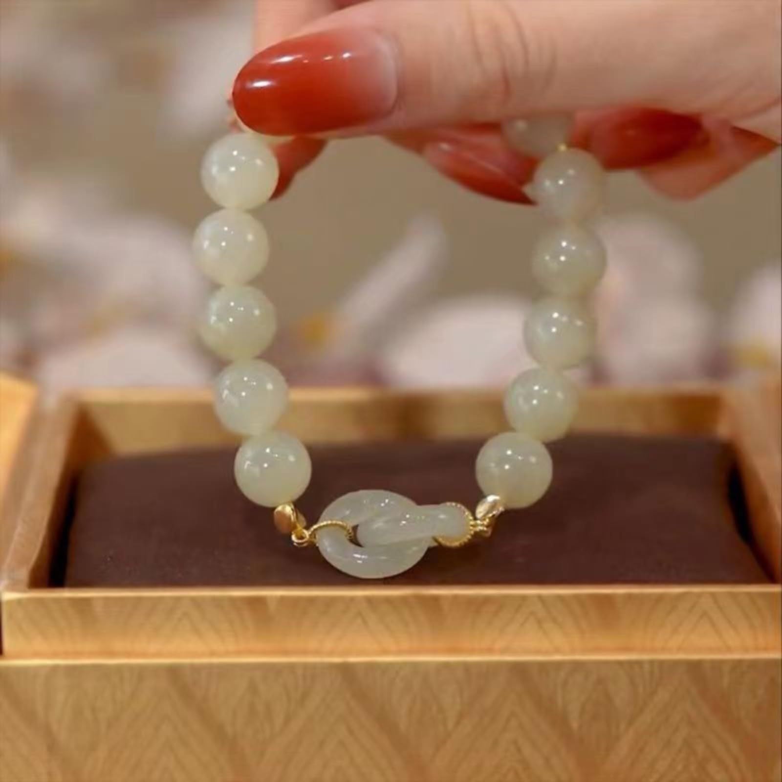 Interlocking circles • Emerald Jade stone bracelet