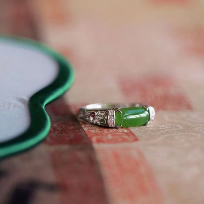 Retro Saddle Emerald Jade Stone Ring
