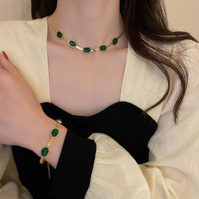 Charm Emerald Pharaoh Earrings