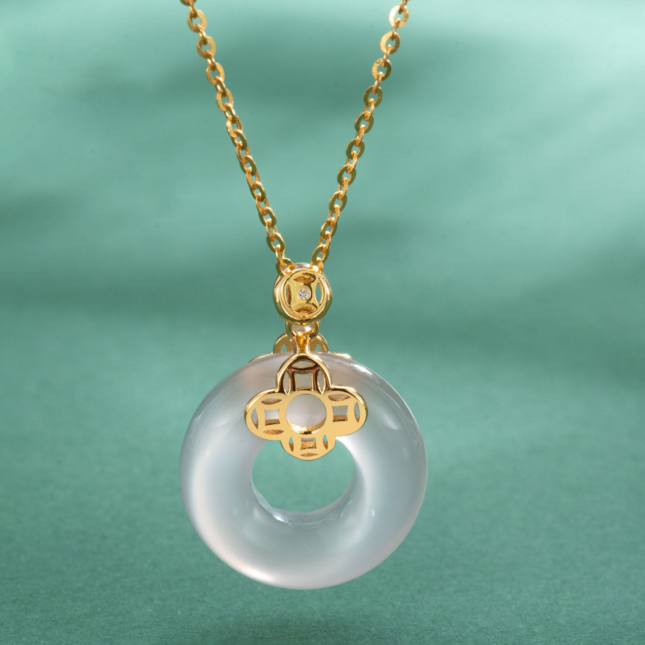 Lucky Clasp Emerald Jade Stone Pendant Necklace