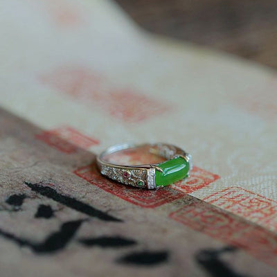 Retro Saddle Emerald Jade Stone Ring
