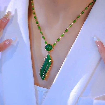 Temperament • Emerald jade stone necklace