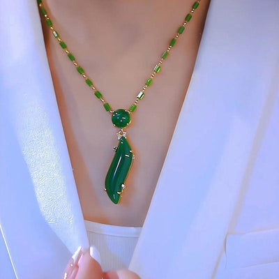 Temperament • Emerald jade stone necklace
