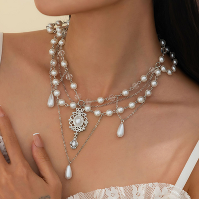 Pearl teardrop pendant clavicle necklace