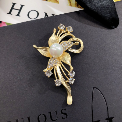 Gold December Birthday Flower Brooch